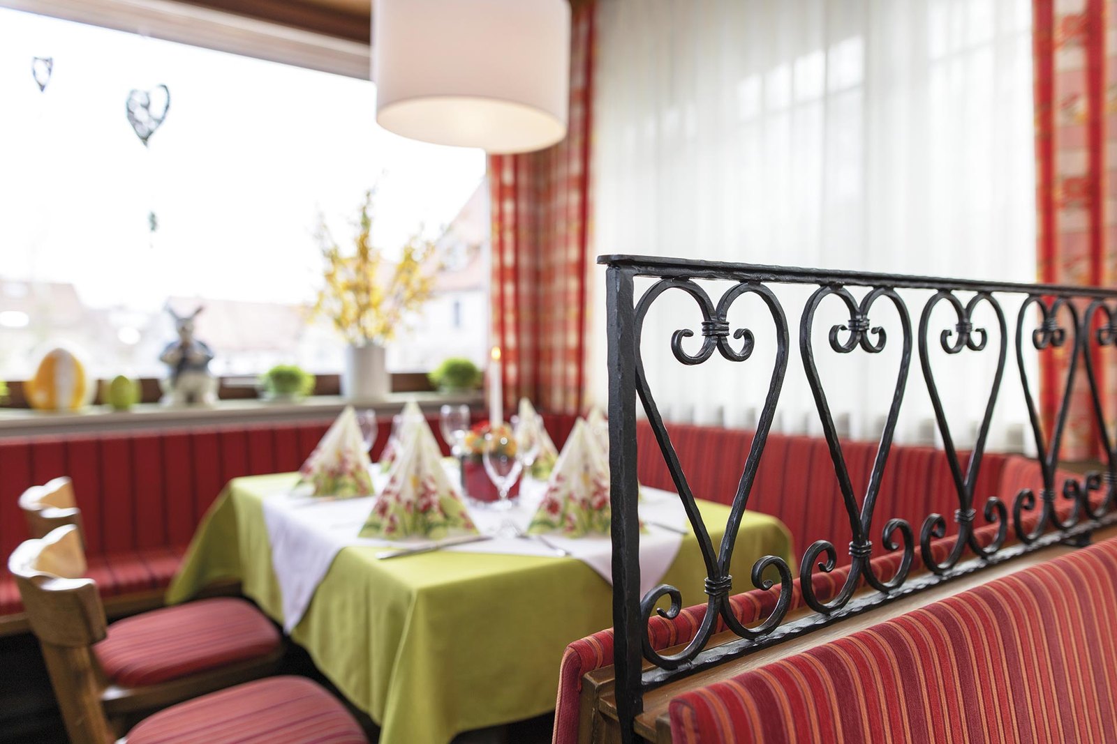 Eingedeckter Gastraum des Restaurants